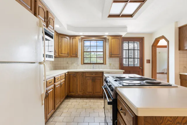 $749,000 | 200 Damascus Road, Branford, CT 06405