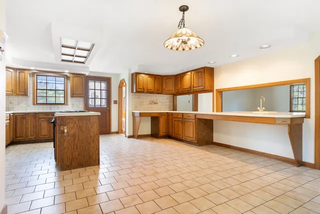 $749,000 | 200 Damascus Road, Branford, CT 06405