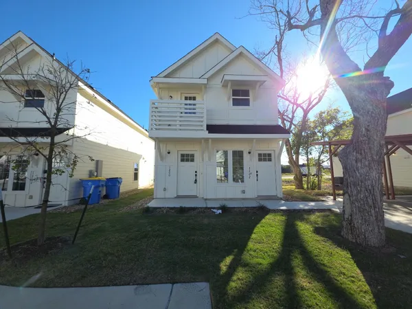 $1,000 | 2002 West 2nd Street, Unit 1200, Taylor, TX 76574