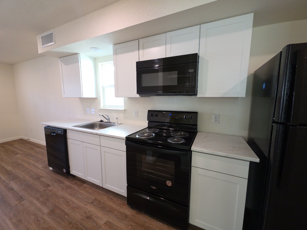 2002 West 2nd Street, Unit 1200 Taylor, TX 76574 - Photo 5 of 11 Kitchen with new appliances
