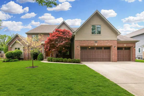 $949,900 | 4736 Devon Avenue, Lisle, IL 60532