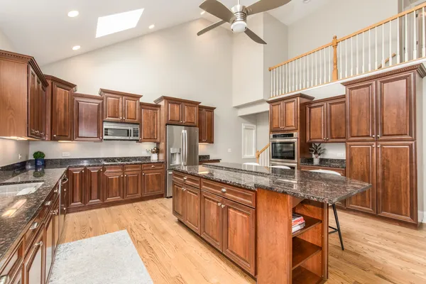 $949,900 | 4736 Devon Avenue, Lisle, IL 60532