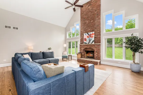 $949,900 | 4736 Devon Avenue, Lisle, IL 60532