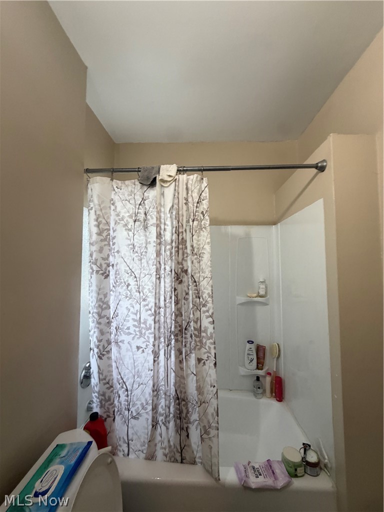 3217 Sycamore Road Cleveland Heights, OH 44118 - Photo 11 of 18 Fiberglass tub-shower combination with integrated shelving