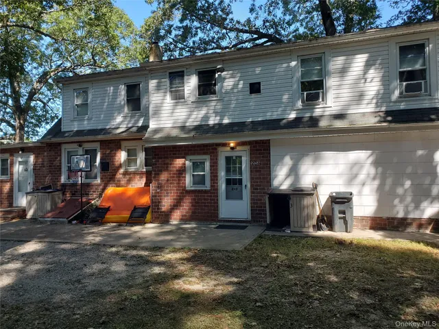 $950,000 | 10 Sally Lane, Ridge, NY 11961