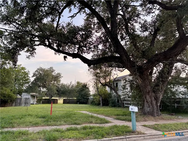 $47,500 | 609 East Main Street, Cuero, TX 77954
