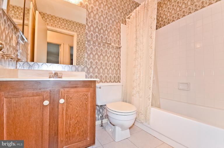 8800 Winding Hollow Way Springfield, VA 22152 - Photo 16 of 22 Bath