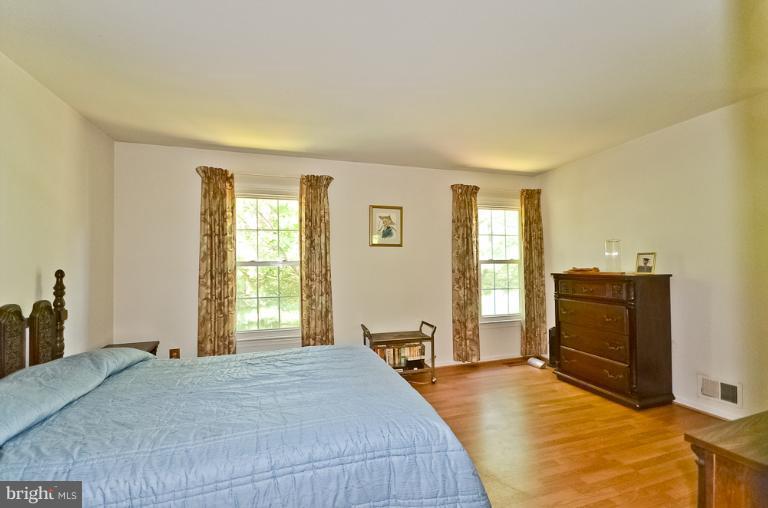 8800 Winding Hollow Way Springfield, VA 22152 - Photo 20 of 22 Bedroom (Master)
