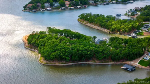 $2,450,000 | 464 East Village Rd Villages, Sunrise Beach, MO 65079