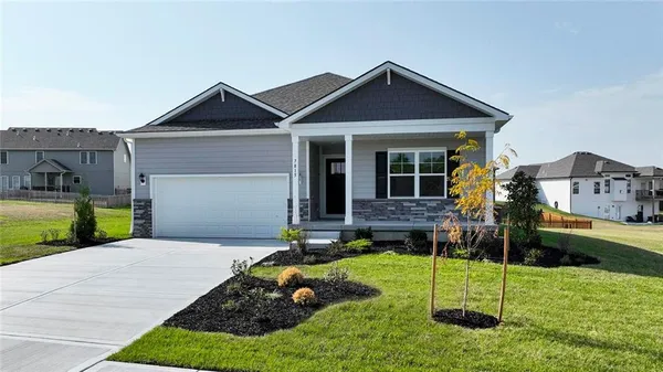 $383,990 | 304 Lake Meadows Drive, Smithville, MO 64089