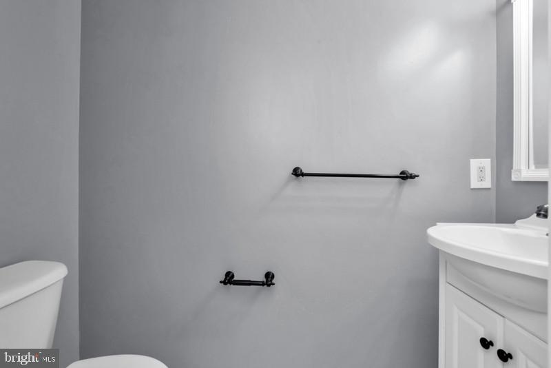 1065 Cedar Ridge Court Annapolis, MD 21403 - Photo 10 of 22 a bathroom with a sink a toilet and a mirror