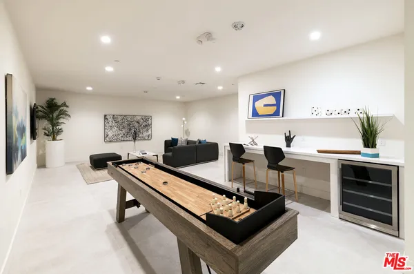 a view of a livingroom with furniture