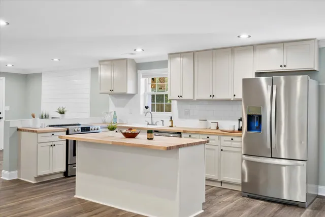 $520,000 | 1174 Fort Johnson Road, Charleston, SC 29412