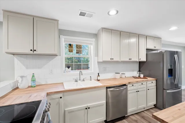 $520,000 | 1174 Fort Johnson Road, Charleston, SC 29412