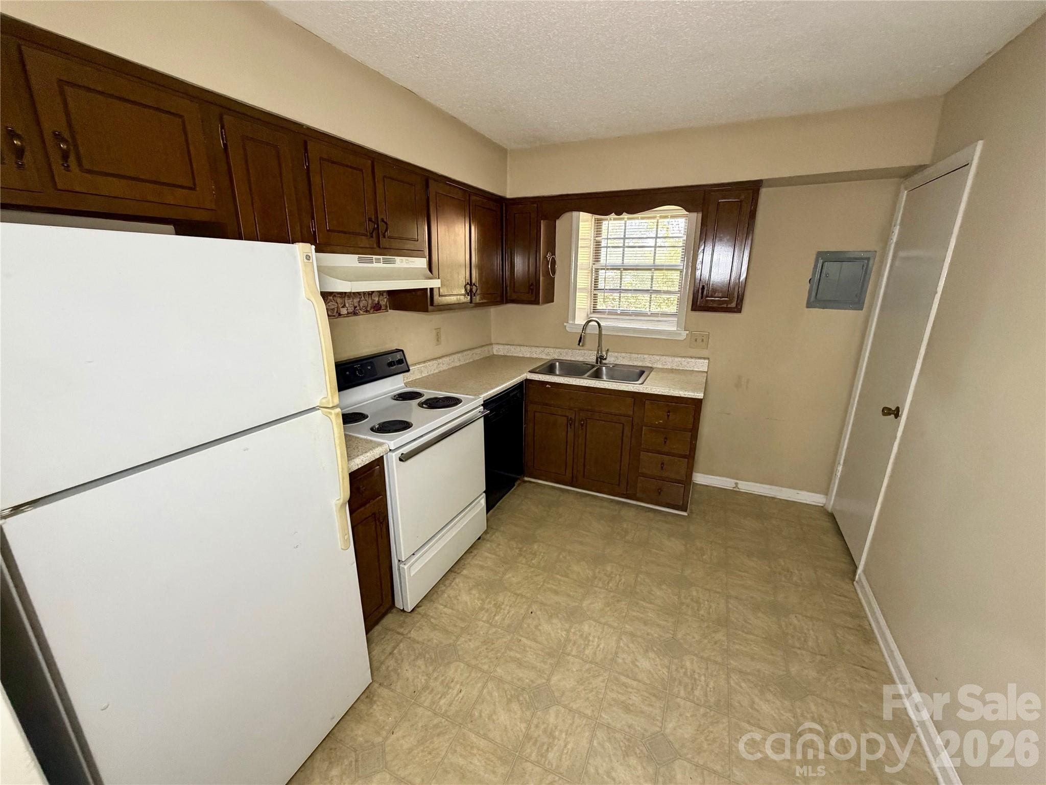 5805 Hunting Ridge Lane, Unit J Charlotte, NC 28212 - Photo 4 of 8 Gallery Image 4