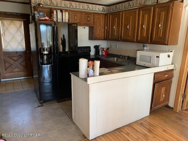 130 Elgin Way Bushkill, PA 18324 - Photo 2 of 12 Kitchen