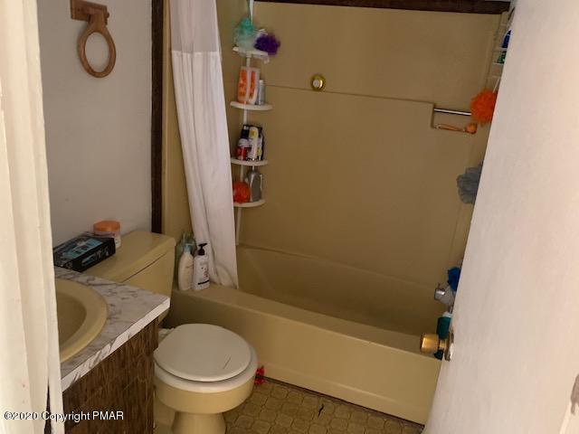 130 Elgin Way Bushkill, PA 18324 - Photo 10 of 12 Main Bathroom