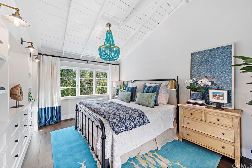 464 El Bosque Laguna Beach, CA 92651 - Photo 11 of 25 Master Suite with built-ins.
