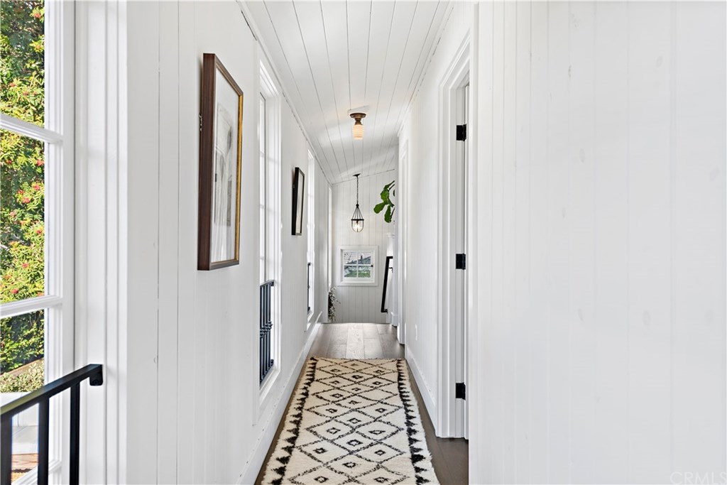 464 El Bosque Laguna Beach, CA 92651 - Photo 20 of 25 2nd level hall.