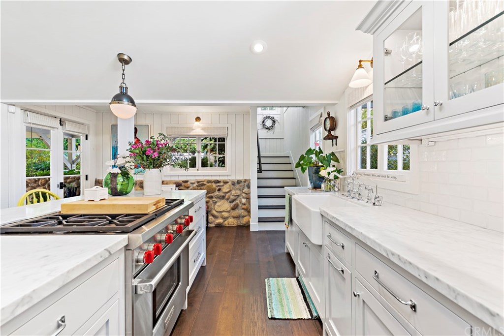 464 El Bosque Laguna Beach, CA 92651 - Photo 5 of 25 From dining area looking towards back of house.