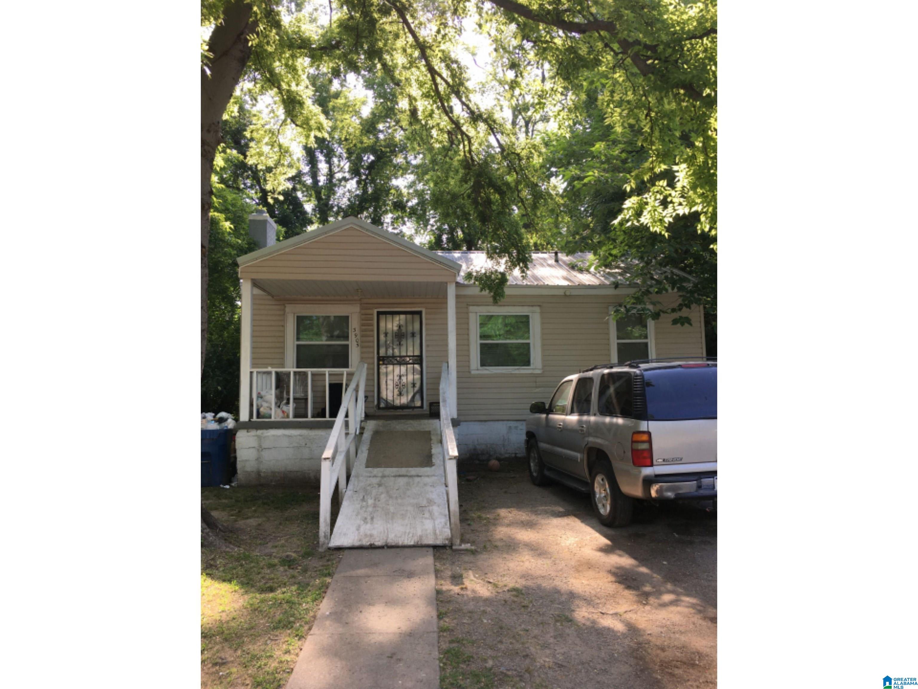 3905 40th Way Fairfield, AL 35064 - Photo 1 of 13