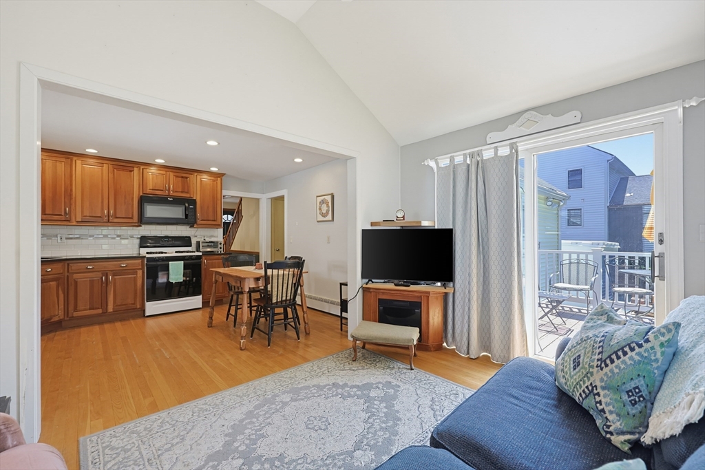 11 Bright Street Waltham, MA 02453 - Photo 14 of 34