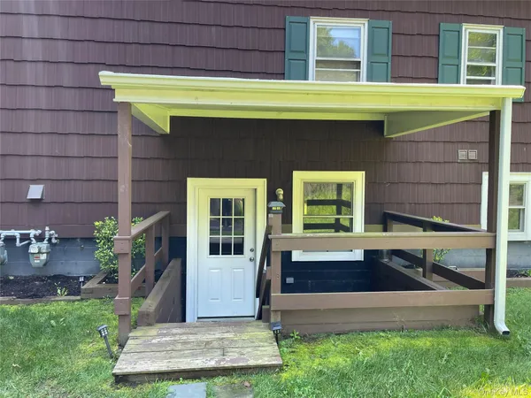$3,200 | 328 B East Broadway, Port Jefferson, NY 11777