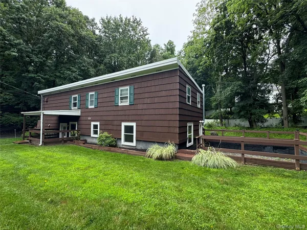 $3,200 | 328 B East Broadway, Port Jefferson, NY 11777