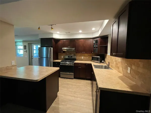 $3,200 | 328 B East Broadway, Port Jefferson, NY 11777
