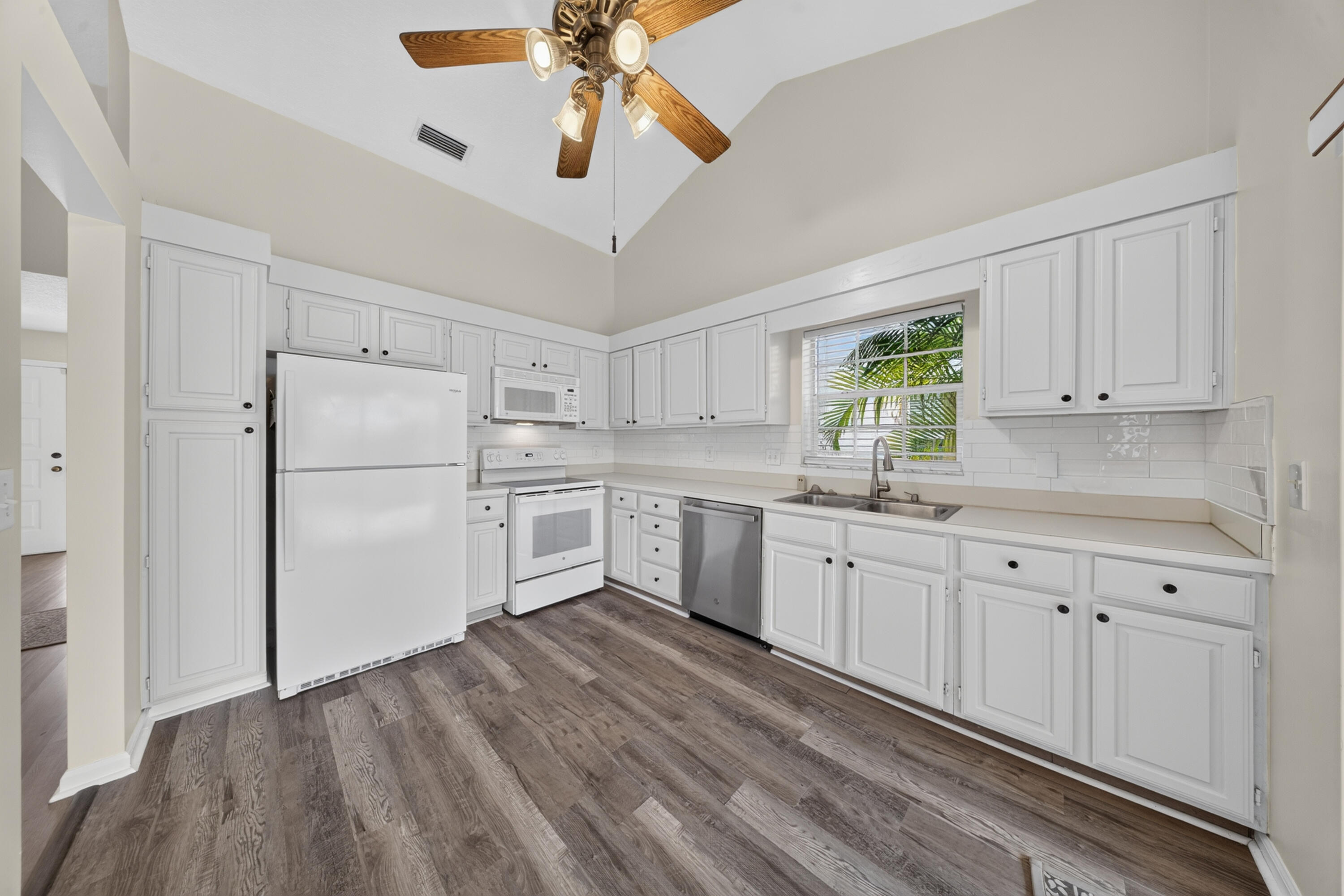 119 Adobe Circle Jupiter, FL 33458 - Photo 10 of 43 DSC02928