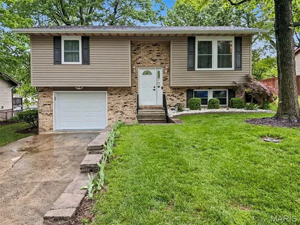 $230,000 | 220 Glenlake Drive, Glen Carbon, IL 62034