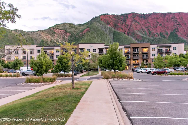 $360,000 | 253 Wulfsohn Road, Unit 121, Glenwood Springs, CO 81601