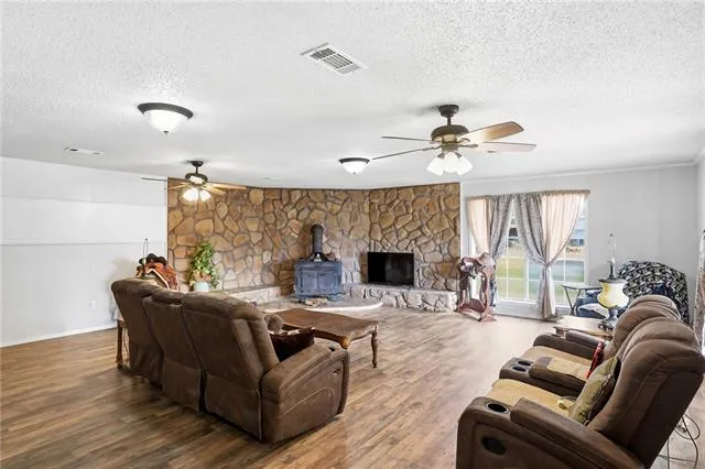 $326,000 | 29385 James Chapel Road North, Albany, LA 70711