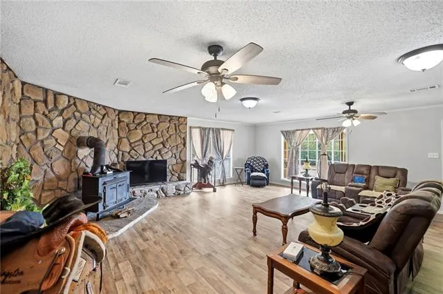 $326,000 | 29385 James Chapel Road North, Albany, LA 70711