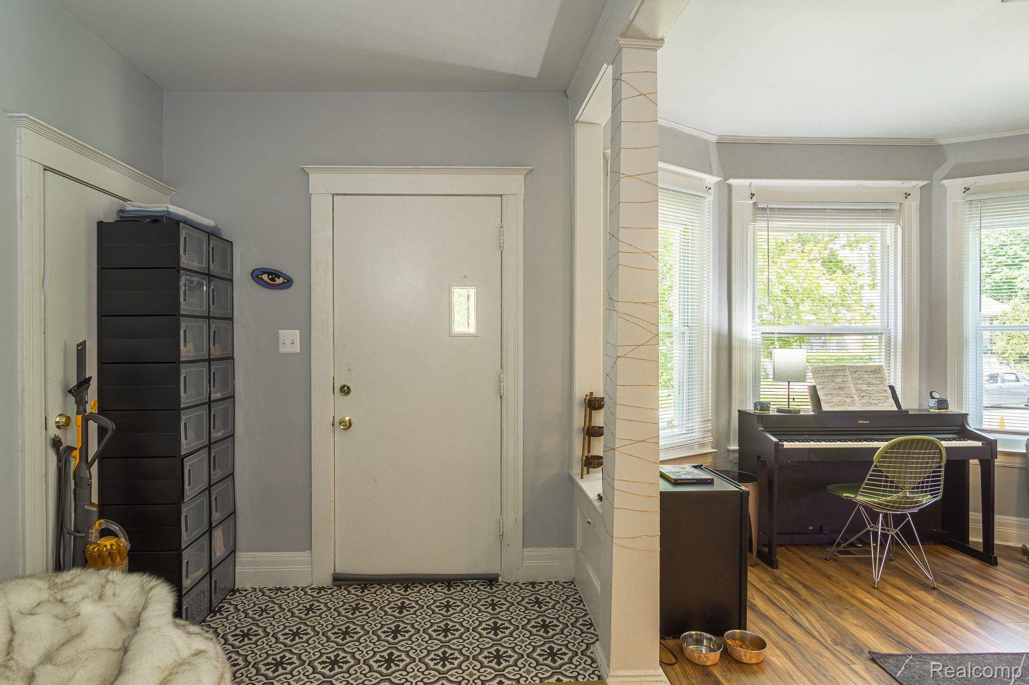 8062 Ruedisale Court Detroit, MI 48214 - Photo 7 of 44 Gallery Image 7