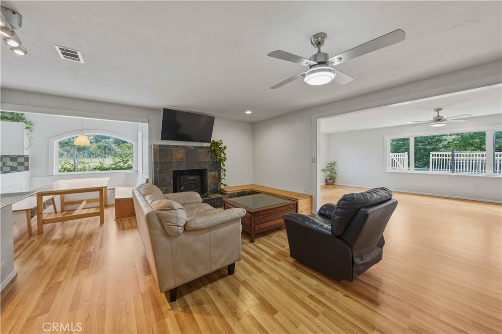 7990 San Gabriel Road Atascadero, CA 93422 - Photo 10 of 39 Living Room