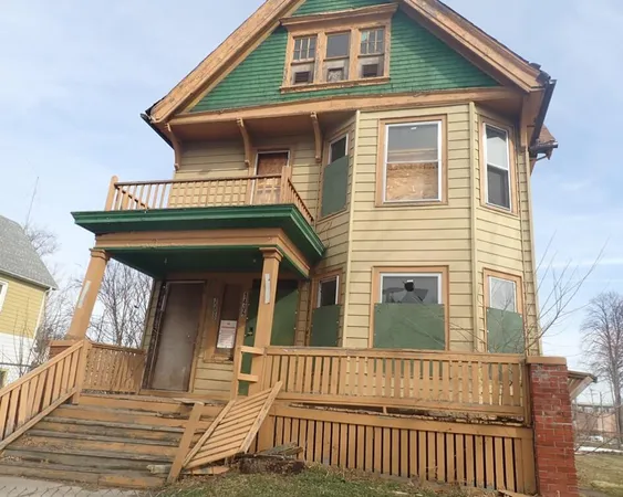 $26,820 | 1406 West Clarke Street, Unit 1408, Milwaukee, WI 53206