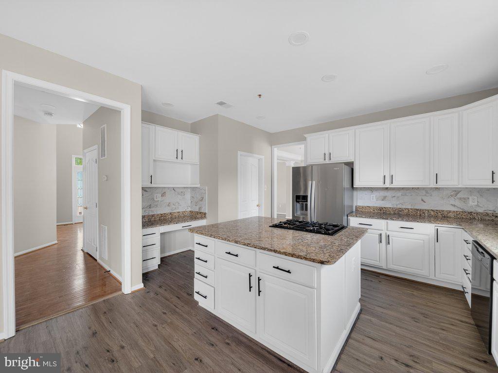 2000 Del Sol Court Bowie, MD 20721 - Photo 19 of 66 kitchen/island