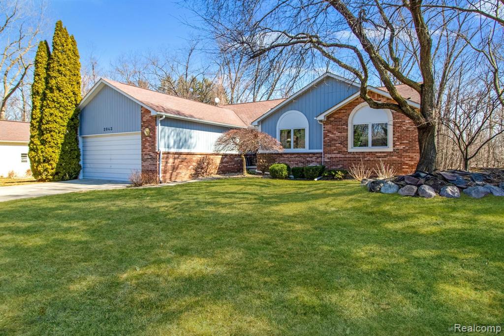 2043 Kemp Road Bloomfield Hills, MI 48302 - Photo 1 of 40