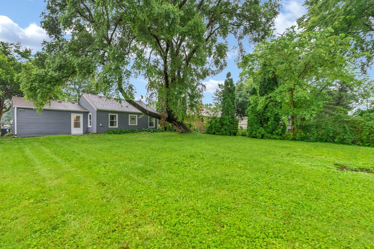 32910 North Meadow Road Grayslake, IL 60030 - Photo 2 of 10