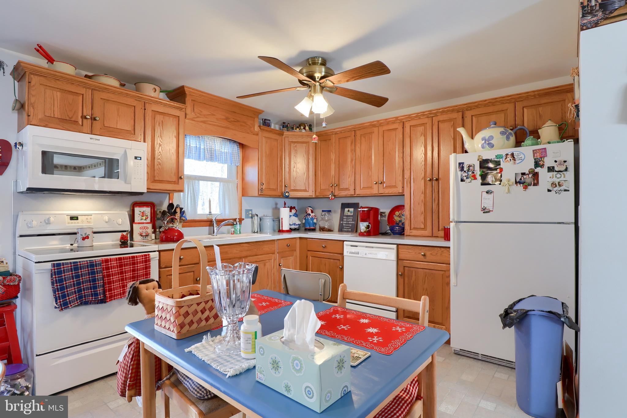 459 Aberdeen Road Elizabethtown, PA 17022 - Photo 6 of 21 Kitchen
