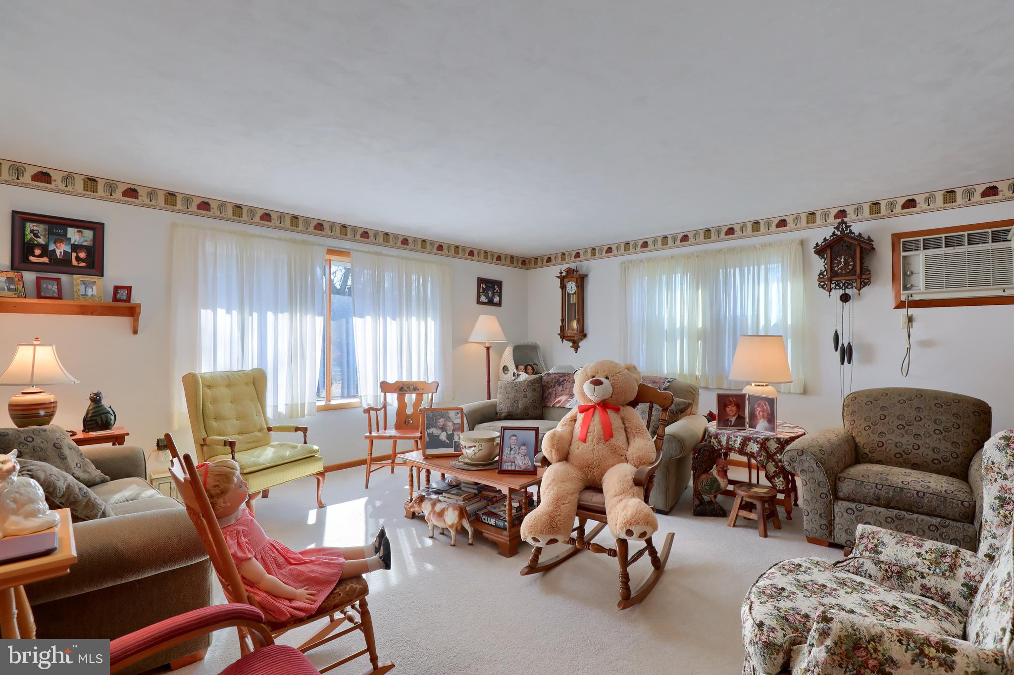 459 Aberdeen Road Elizabethtown, PA 17022 - Photo 9 of 21 Living Room