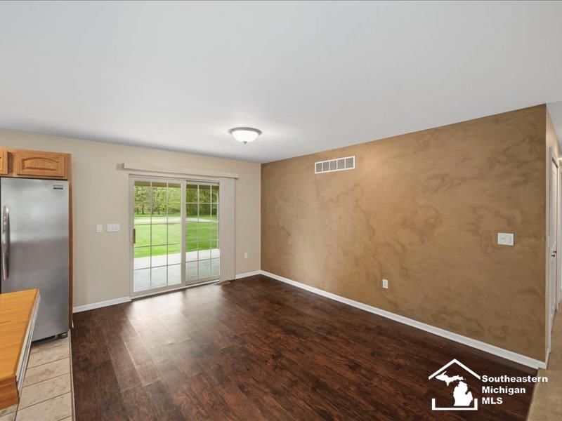 19210 Haggerty Road Belleville, MI 48111 - Photo 9 of 41 50206029-0092adf4-a586-4330-8026-b5868a9671c4.JPG
