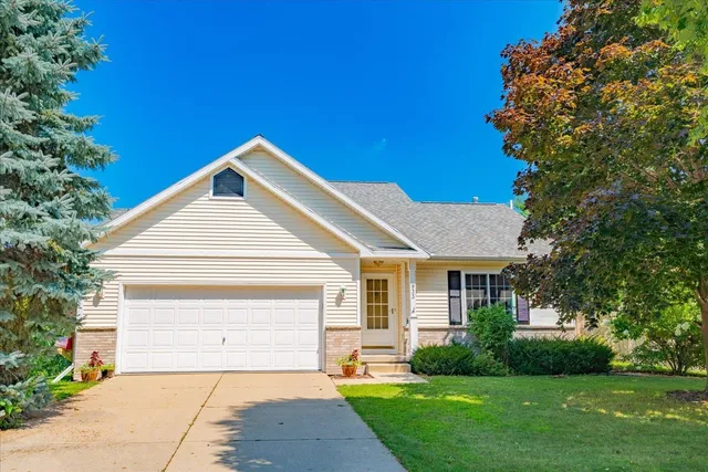 $432,500 | 933 Vista Ridge Drive, Mount Horeb, WI 53572