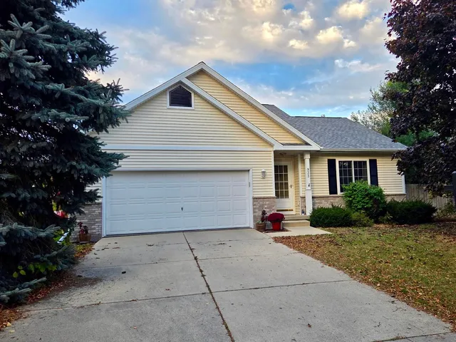 $432,500 | 933 Vista Ridge Drive, Mount Horeb, WI 53572