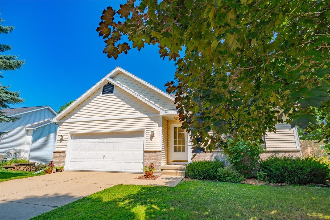 933 Vista Ridge Drive Mount Horeb, WI 53572 - Photo 4 of 58