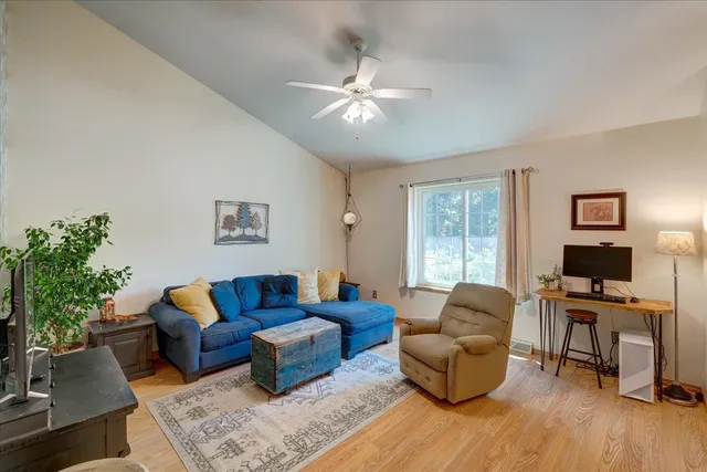 $432,500 | 933 Vista Ridge Drive, Mount Horeb, WI 53572