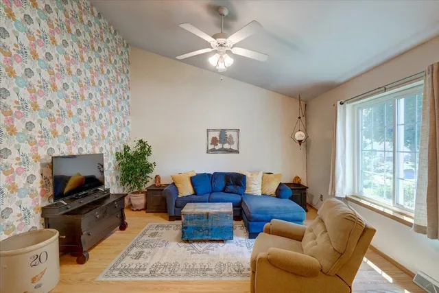 $432,500 | 933 Vista Ridge Drive, Mount Horeb, WI 53572