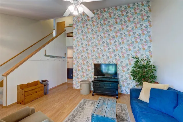 $432,500 | 933 Vista Ridge Drive, Mount Horeb, WI 53572