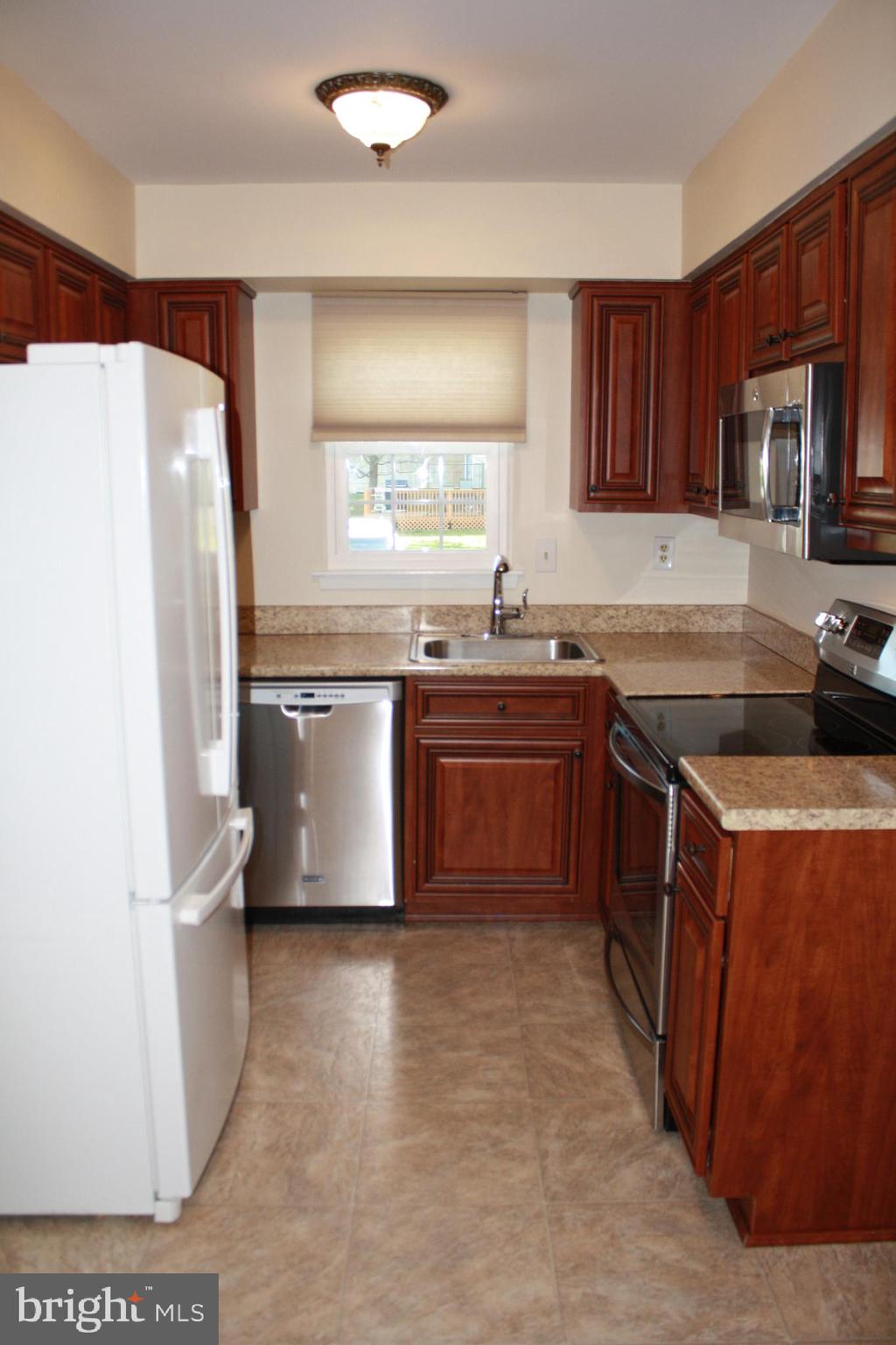 108 Chester Court Downingtown, PA 19335 - Photo 4 of 14 Kitchen